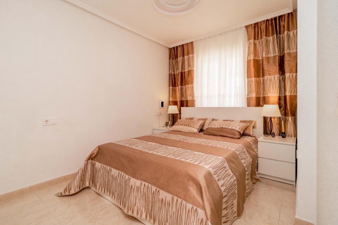Apartamento Asta Appartement Torrevieja Buitenkant foto